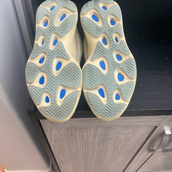 Yeezy 700 V3 Azael - Picture 4 of 5